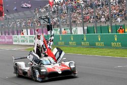 #8 Toyota Gazoo Racing Toyota TS050: Sébastien Buemi, Kazuki Nakajima, Fernando Alonso, vainqueur des 24 Heures du Mans