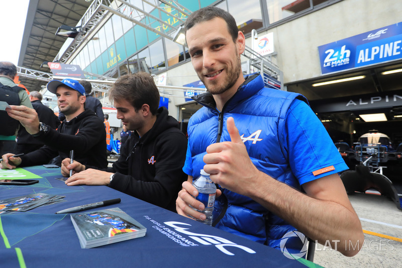 #36 Signatech Alpine Matmut Alpine A470: Nicolas Lapierre, Andre Negrao, Pierre Thiriet