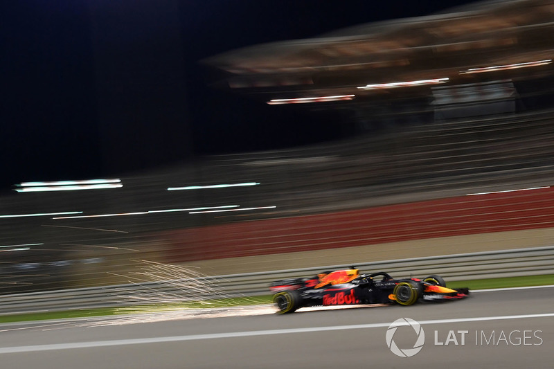 Daniel Ricciardo, Red Bull Racing RB14, scintille