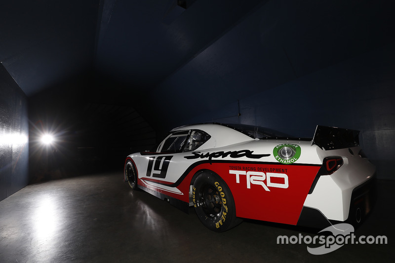 Автомобиль Toyota Supra 2019 года для чемпионата NASCAR Xfinity