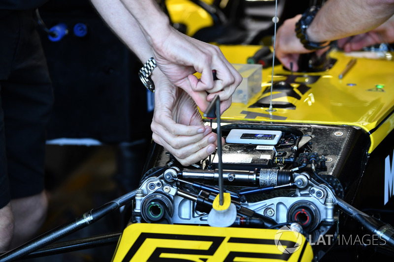 Renault Sport F1 Team R.S. 18 front suspension detail