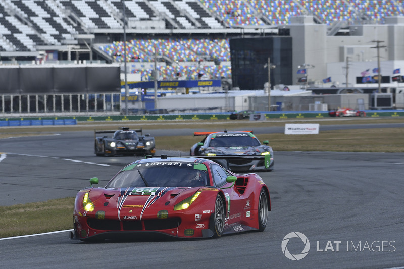 #64 Scuderia Corsa Ferrari 488 GT3, GTD: Bill Sweedler, Townsend Bell, Frankie Montecalvo, Sam Bird