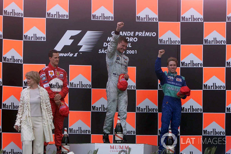 Podium : le vainqueur David Coulthard, McLaren, le second Michael Schumacher, Ferrari F1, le troisième Nick Heidfeld, Sauber