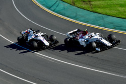Шарль Леклер, Alfa Romeo Sauber C37, и Сергей Сироткин, Williams FW41