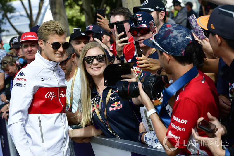 Marcus Ericsson, Sauber fans selfie