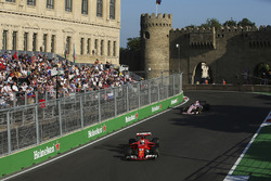 Sebastian Vettel, Ferrari SF70H, Sergio Perez, Sahara Force India F1 VJM10