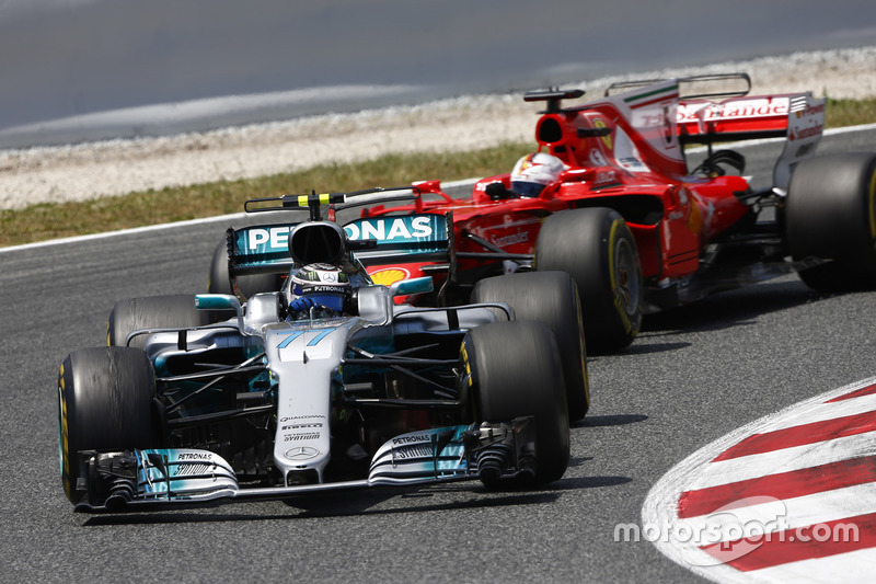 Valtteri Bottas, Mercedes AMG F1 W08, Sebastian Vettel, Ferrari SF70H