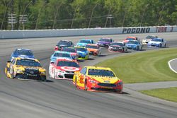 Joey Logano, Team Penske Ford, Matt Kenseth, Joe Gibbs Racing Toyota, Kyle Larson, Chip Ganassi Raci