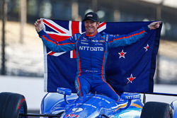 Scott Dixon, Chip Ganassi Racing Honda posa para fotos de la primera fila