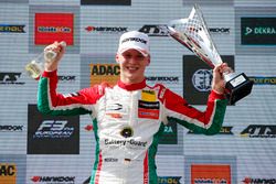 Il vincitore della gara Maximilian Günther, Prema Powerteam Dallara F317 - Mercedes-Benz