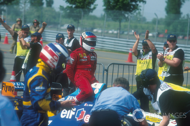 Race winner Jean Alesi, Ferrari 412T2