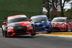 Plamen Kralev, Kraf Racing, Audi RS3 LMS-TCR precede Stefano Comini, Subaru STI TCR