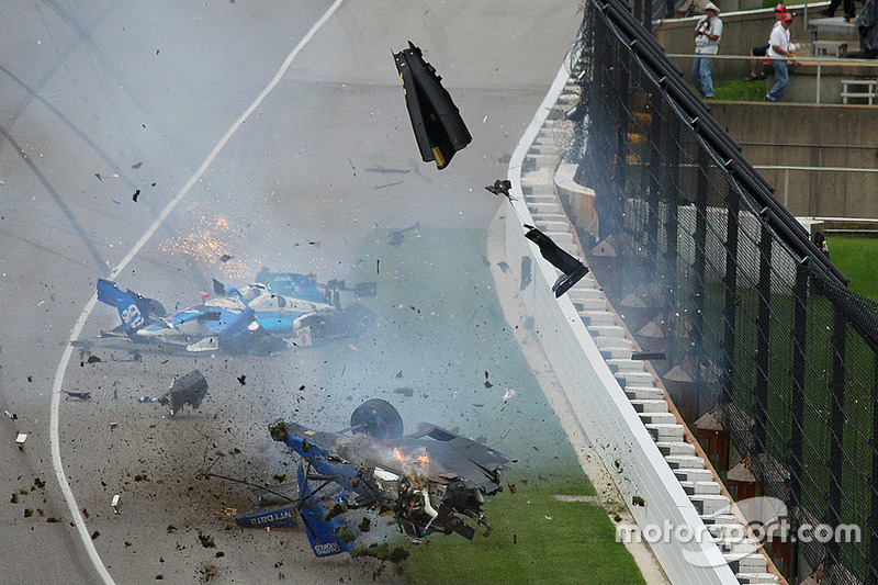 Choque de Scott Dixon, Chip Ganassi Racing Honda, Jay Howard, Schmidt Peterson Motorsports Honda