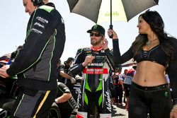 Tom Sykes, Kawasaki Racing avec une charmante Monster Energy Girl