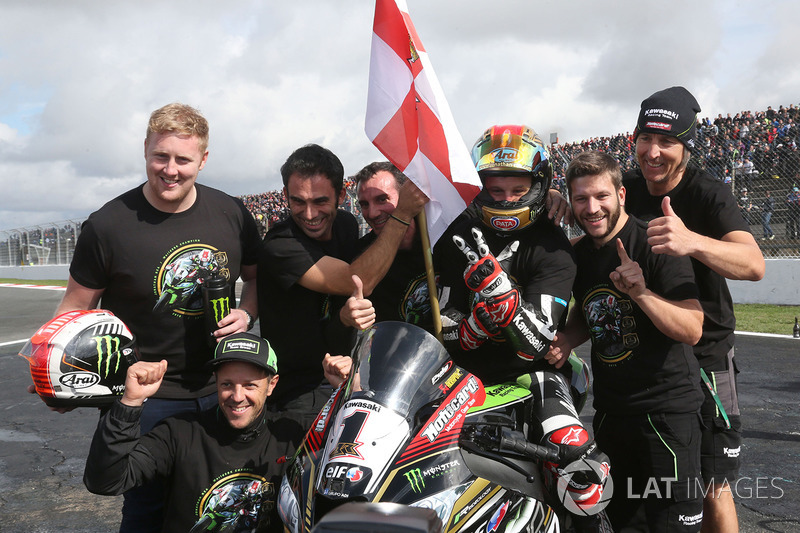Ganador de la carrera y campeón de 2017 Jonathan Rea, Kawasaki Racing