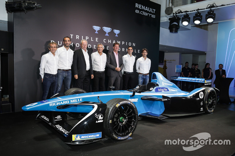 Sebastien Buemi et Nicolas Prost, Renault eDAMS avec Alain Prost, Jean-Paul Driot, Cyril Abiteboul et Jerome Stoll, Renault