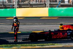 Daniel Ricciardo, Red Bull Racing, walks away from his broken car