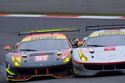 #61 Clearwater Racing Ferrari 488 GTE: Mok Weng Sun, Matt Griffin, Keita Sawa, #54 Spirit of Race Fe