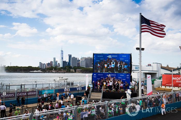 Podio: ganador de la carrera Sam Bird, DS Virgin Racing, segundo lugar Jean-Eric Vergne, Techeetah, tercer lugar Stéphane Sarrazin, Techeetah