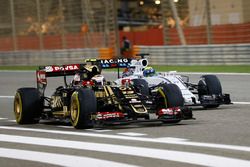 Pastor Maldonado, Lotus E23, battles with Felipe Massa, Williams FW37