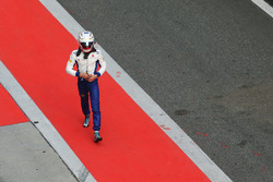 Antonio Giovinazzi, Sauber, makes his way back to his garage after crashing