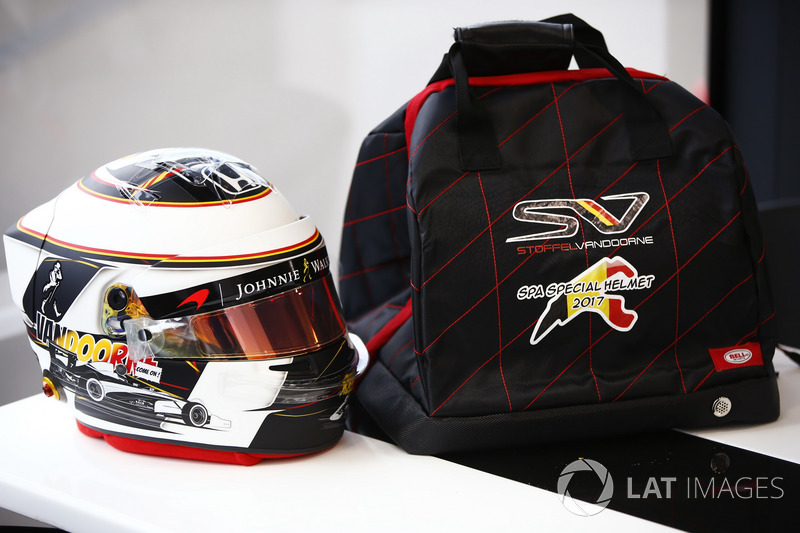 Détails du casque spécial de Stoffel Vandoorne, McLaren, pour son GP à domicile