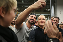 Valtteri Bottas, Mercedes AMG F1 with Mercedes-Benz employees
