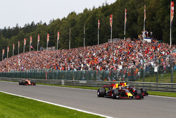 Max Verstappen, Red Bull Racing RB13, Daniel Ricciardo, Red Bull Racing RB13, Fernando Alonso, McLar