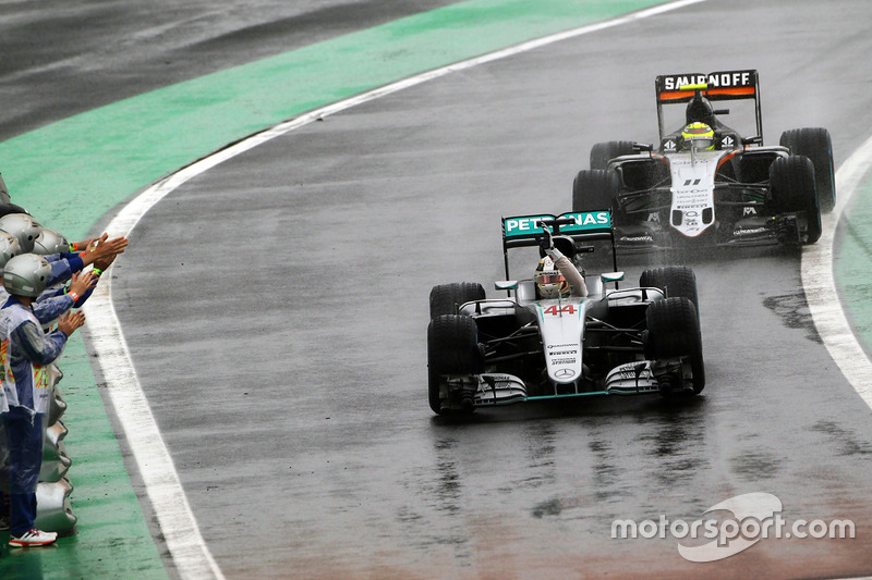 Ganador, Lewis Hamilton, Mercedes AMG F1 W07 Hybrid celebra