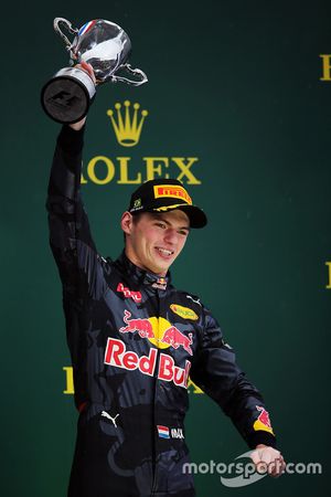 Max Verstappen, Red Bull Racing, célèbre sa troisième place sur le podium