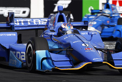 Scott Dixon, Chip Ganassi Racing Honda leads Tony Kanaan, Chip Ganassi Racing Honda
