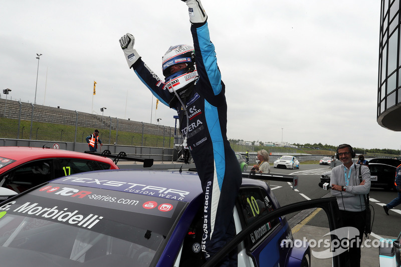 Il vincitore della gara Gianni Morbidelli, West Coast Racing, Volkswagen Golf GTi TCR