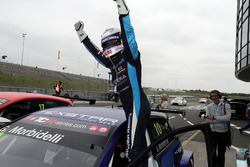 Le vainqueur Gianni Morbidelli, West Coast Racing, Volkswagen Golf GTi TCR