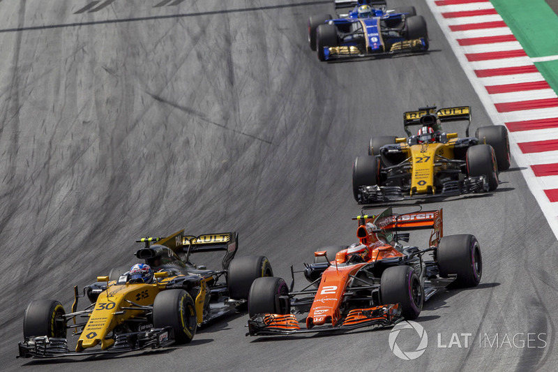 Jolyon Palmer, Renault Sport F1 Team RS17, Stoffel Vandoorne, McLaren MCL32