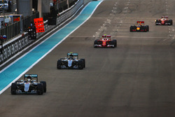 Lewis Hamilton, Mercedes AMG F1 W07 Hybrid leads Nico Rosberg, Mercedes AMG F1 W07 Hybrid
