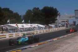 Ivan Capelli, Leyton House CG901 Judd, führt vor Alain Prost, Ferrari 641