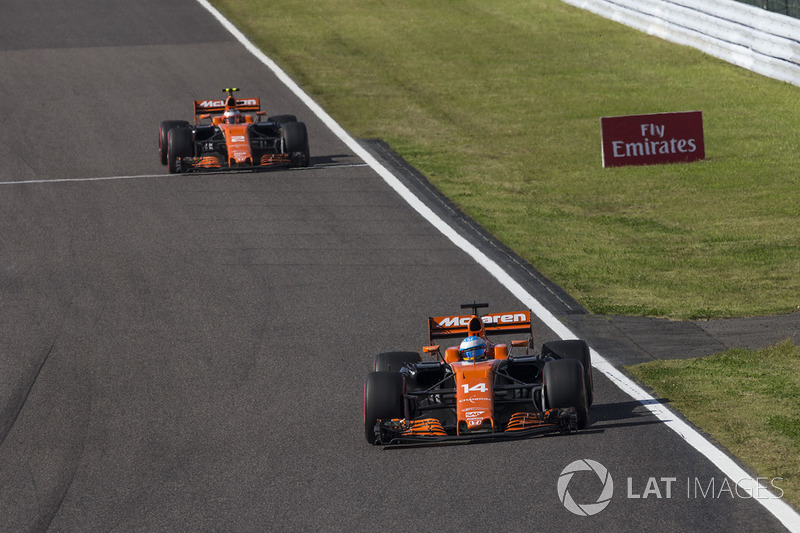 Fernando Alonso, McLaren MCL32 y Stoffel Vandoorne, McLaren MCL32