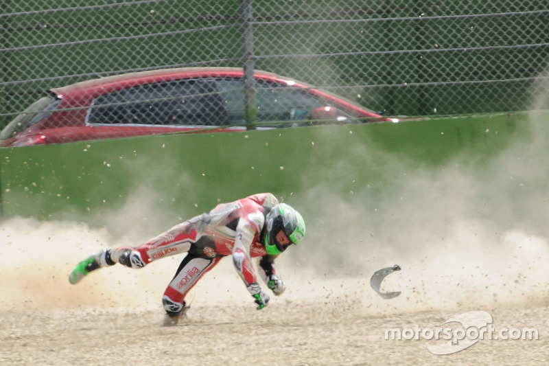 Acidente de Eugene Laverty, Milwaukee Aprilia World Superbike Team