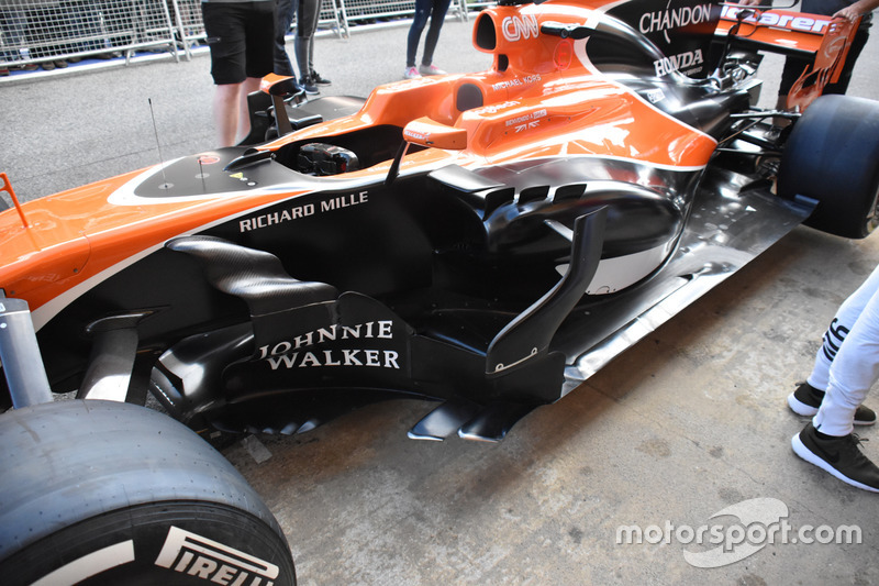 McLaren MCL32, detalle de los pontones
