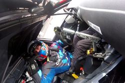 Stefano Comini esulta per la vittoria a Spa