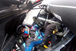 Stefano Comini esulta per la vittoria a Spa