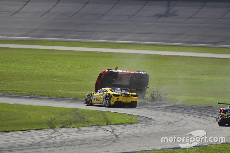 #124 Ferrari of Long Island Ferrari 488 Challenge: Jerome Jacalone, crash