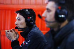 McLaren Honda engineers at work
