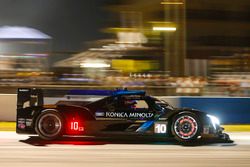 #10 Wayne Taylor Racing, Cadillac DPi: Ricky Taylor, Jordan Taylor, Alex Lynn