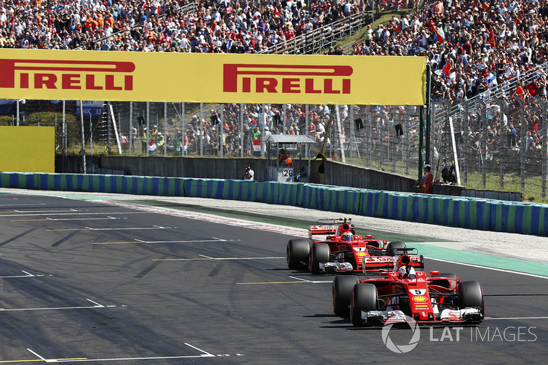 Sebastian Vettel, Ferrari SF70H, davanti a Kimi Raikkonen, Ferrari SF70H
