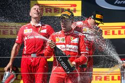 Podyum: Yarış galibi Sebastian Vettel, Ferrari, 2. Kimi Raikkonen, Ferrari, Ferrari, Jock Clear, Fer