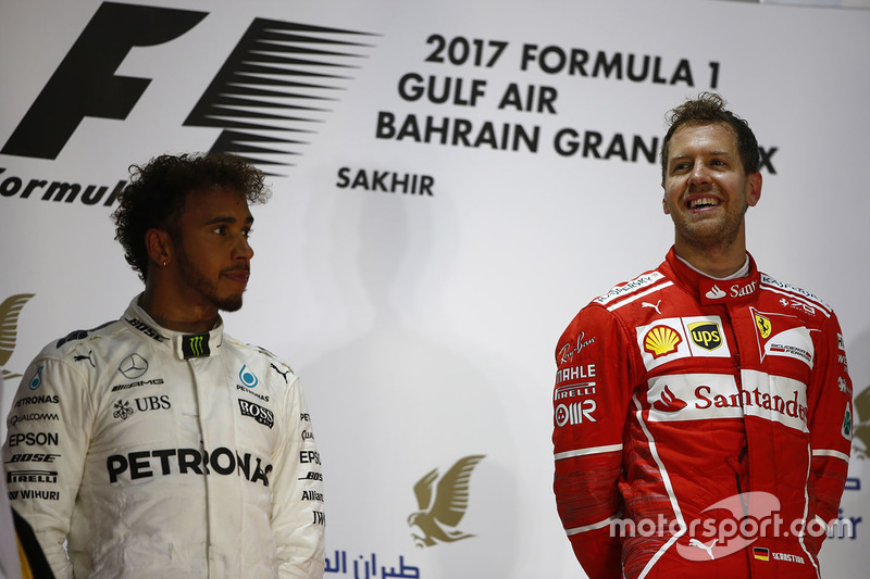 Podium: ganador, Sebastian Vettel, Ferrari, segundo, Lewis Hamilton, Mercedes AMG F1