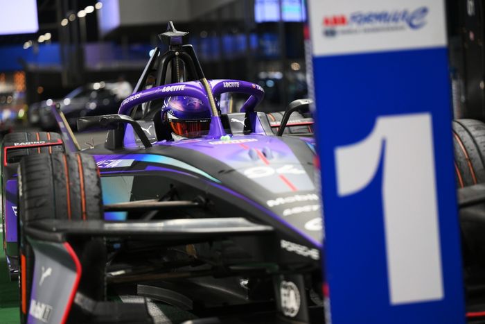 Pascal Wehrlein, Porsche Formula E Team, in parc ferme