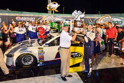 Le vainqueur Brad Keselowski, Team Penske Ford