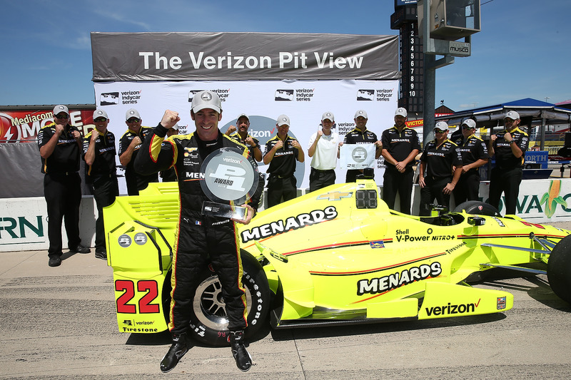 Ganador de la pole Simon Pagenaud, Team Penske Chevrolet